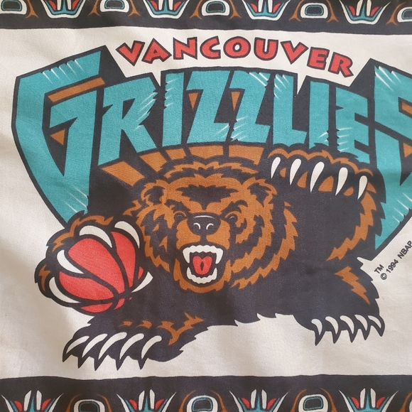 Vintage 1994 Vancouver Grizzlies NBA Flag - Picture 3 of 5